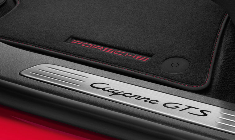 Porsche Cayenne Turbo Car Rental Dubai